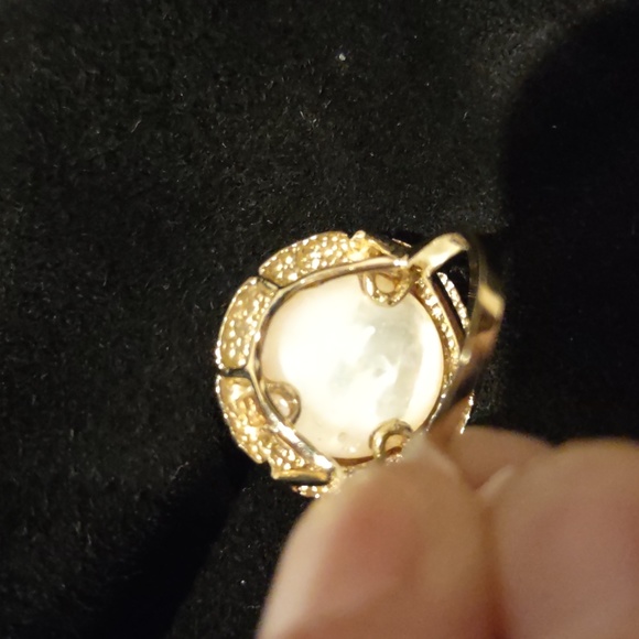 Mabe Pearl ring 14 karat yellow gold, accent diamonds - Picture 7 of 12